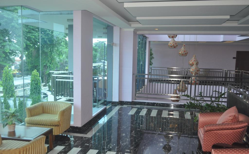 Sahati Hotel Jakarta Exterior photo