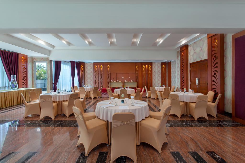 Sahati Hotel Jakarta Exterior photo